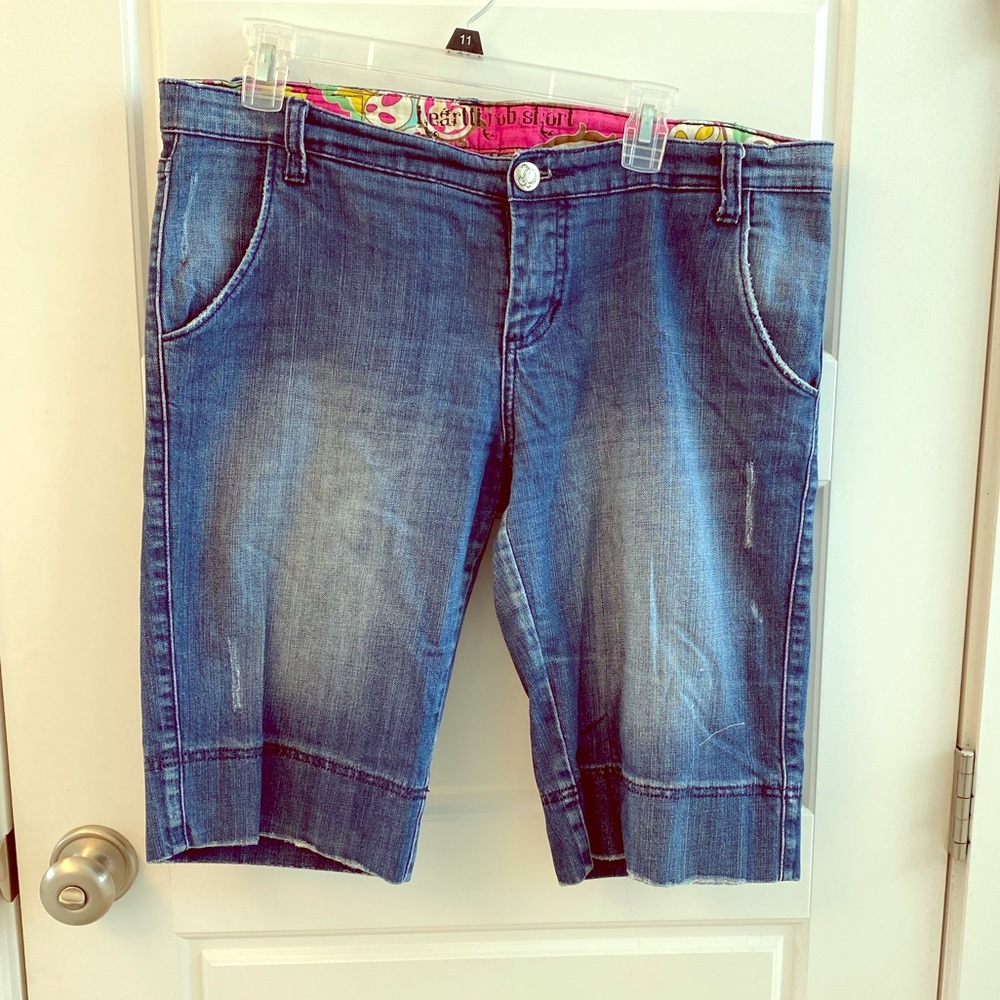 Darling Bermuda shorts!